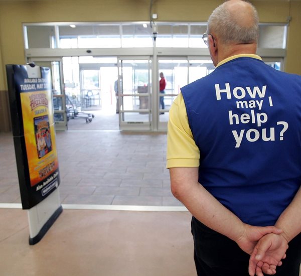 Walmart Levels Hourly Wage for Most New Hires