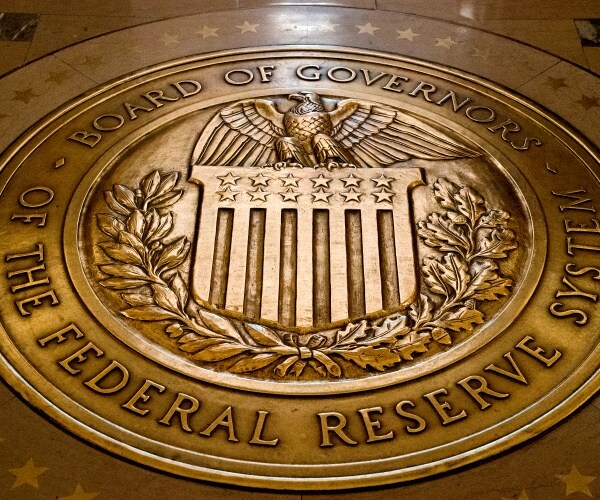 Cleveland Fed President: Iran Tension Could Delay Interest Rate Drop