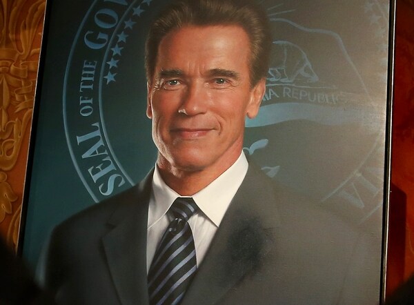 Maria Shriver Erased from Schwarzenegger Portrait