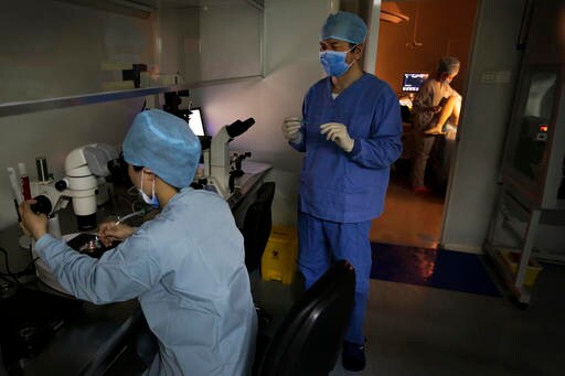 Finally Allowed 2nd Child, Older Chinese Parents Turn to IVF