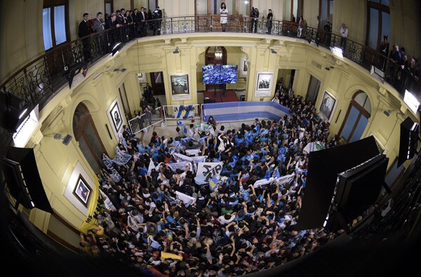 Argentina's Fernandez Denies Default Ruling as Bonds Sink