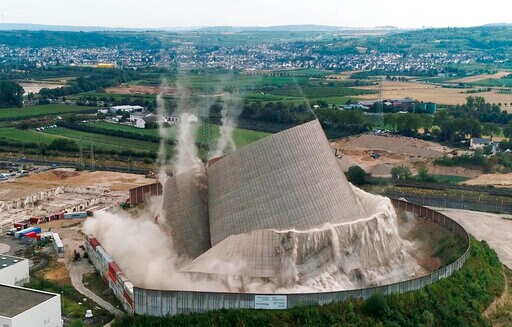 Short-lived German Nuclear Plant's Cooling Tower Demolished