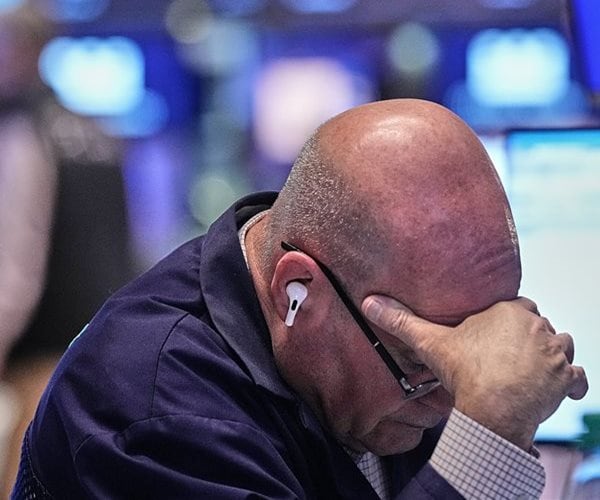 Futures Slip on Worries Over Fed Independence