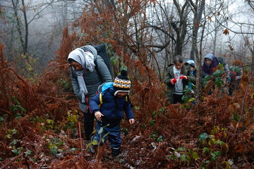EU Warns Bosnia to Help Migrants as Entire Families on Move