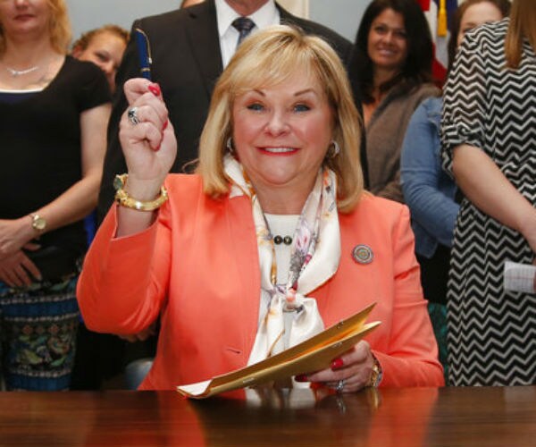 Several GOP Governor Candidates Urge Fallin to Sign Gun Law