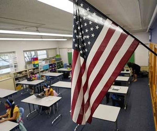 US Judge Won't Order Immigration Officials to Change School Arrests Policy