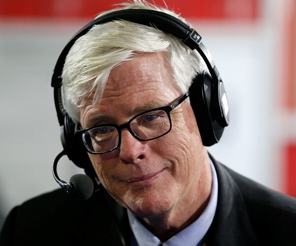 hugh hewitt speaks into mic