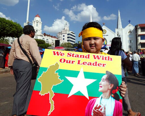 Hundreds Rally in Myanmar to Show Support for Suu Kyi