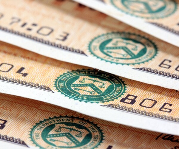 Foreign Governments Sell Record Amount of US Notes, Bonds