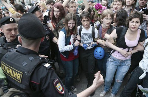 Russian Gay Rights Activists Detained After 'Kissing Protest'