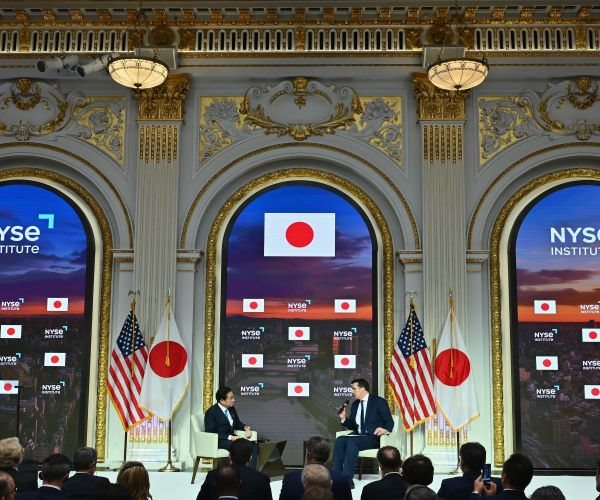 US Futures Drag Wall St Toward Another Week in the Red