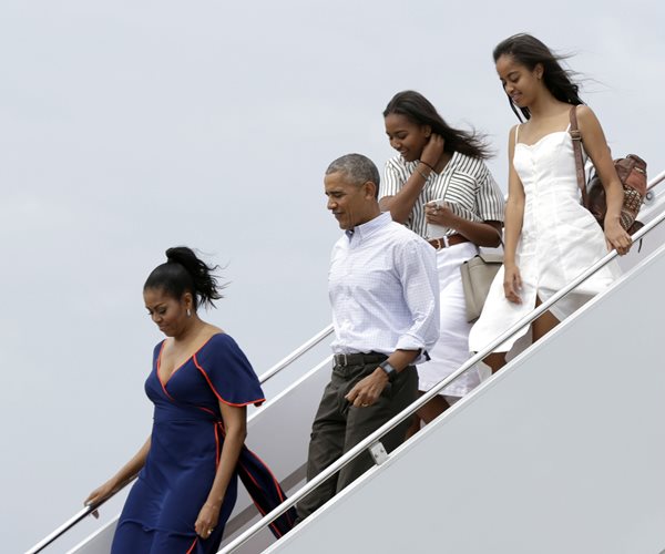 First Family Arrives at Martha's Vineyard for 2-week Break