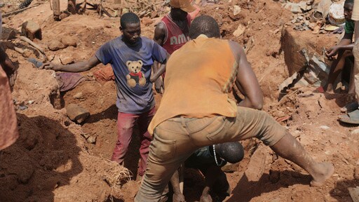 Teacher in Nigeria Loses Dozens of Relatives and Pupils in Devastating Floods