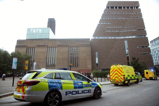 UK Authorities Charge Teen after 6-year-old Thrown from Tate