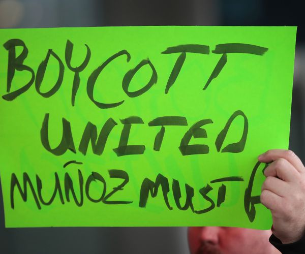 United CEO Finally Issues Apology Over Manhandled Customer