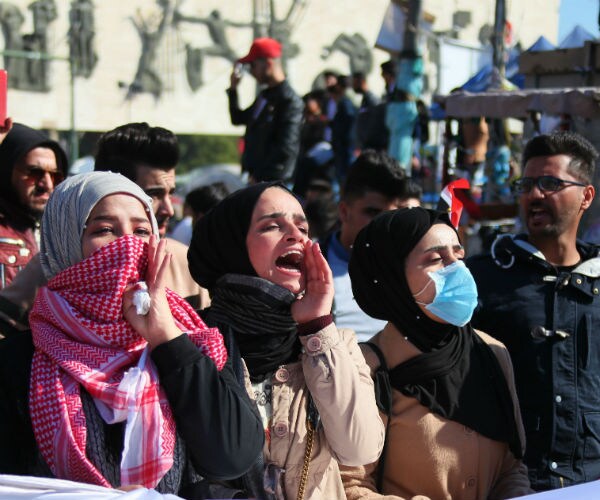 Iraqi Protesters Defy Top Cleric and Return to the Streets