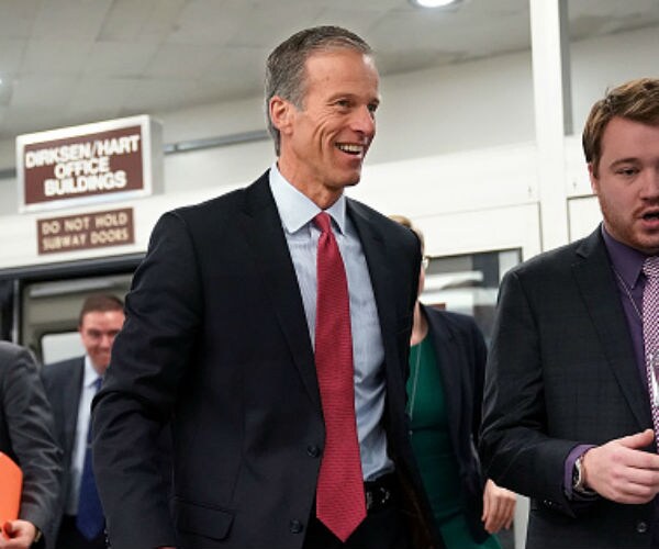 Sen. John Thune Stumps for 2 GOP Senators in Mississippi 