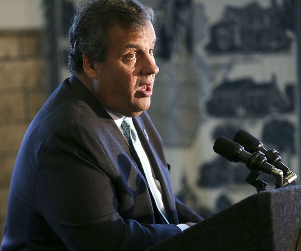 Chris Christie: Clinton an 'Elitist,' Believes 'Basket of Deplorables' Remark