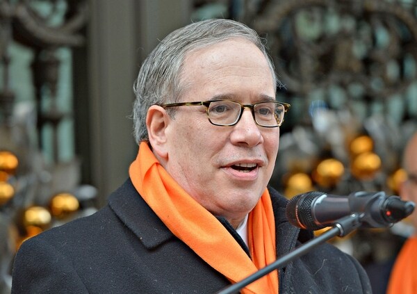 Comptroller Tries to Settle $75M Claim in Chokehold Case