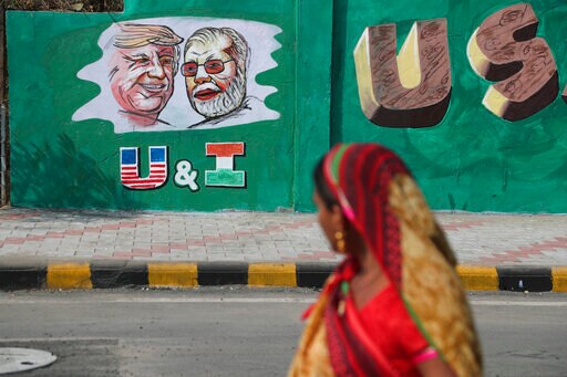 India Builds Wall along Slum Ahead of Trump Visit