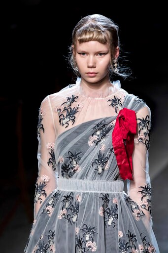 Erdem Sparkles with Glamour in London Fashion Week Catwalk