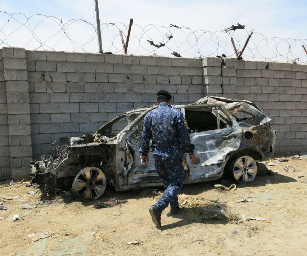 Bomb Attack on Shi'ite Pilgrims in Baghdad Kills at Least 19