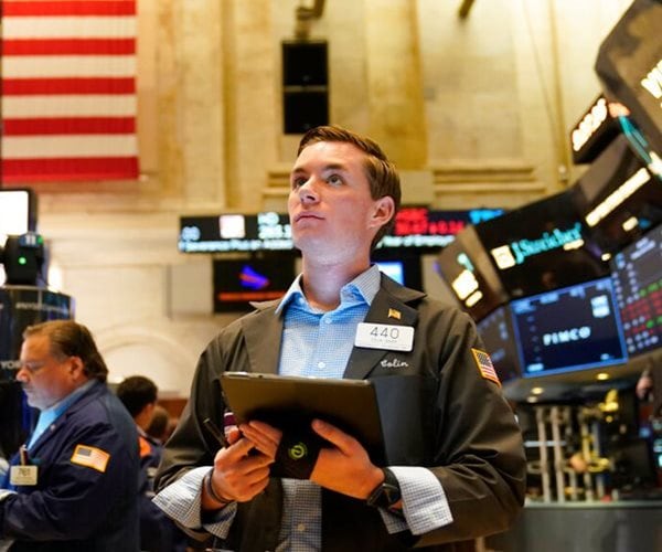 Earnings Season Set to Test War-Rattled Stocks