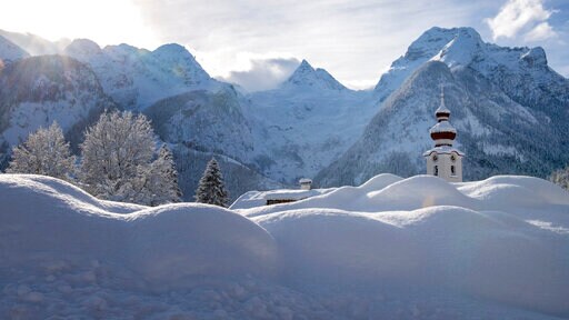 Austria: 3 German Skiers Killed in Avalanche, 4th Missing