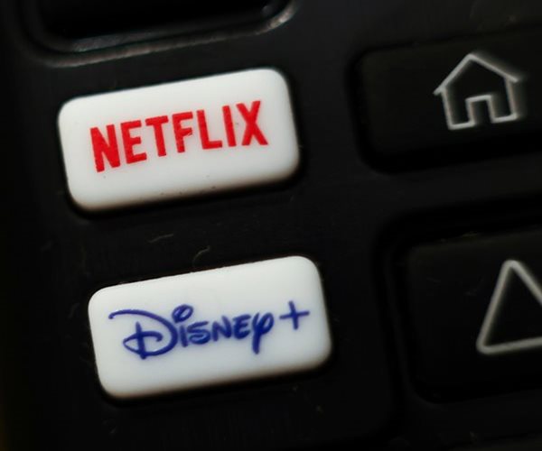 Netflix to Charge $8 a Month for Additional Viewers