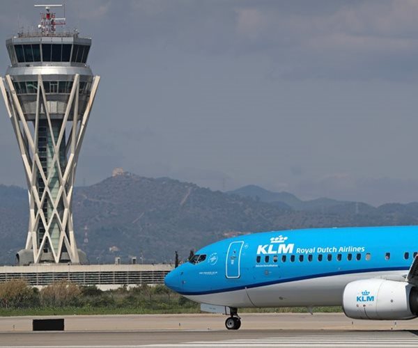 Boeing Sees Free Cash Burn in 2024 on Slow Deliveries