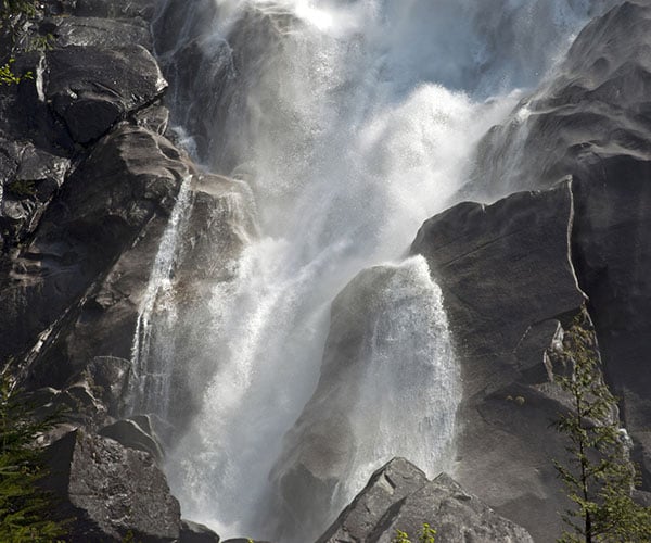 YouTube Waterfall Accident: Deaths of Three Bloggers Mourned by Fans