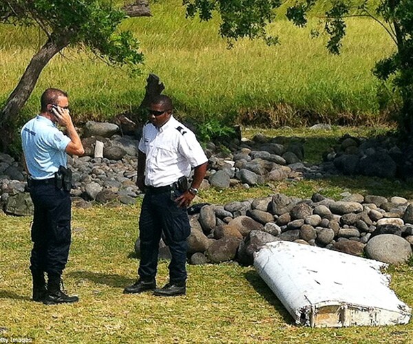 Investigators Probe Plane Wreckage for Link to Missing MH370