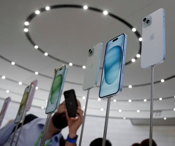 AI Quietly Reshapes Apple iPhones, Watches