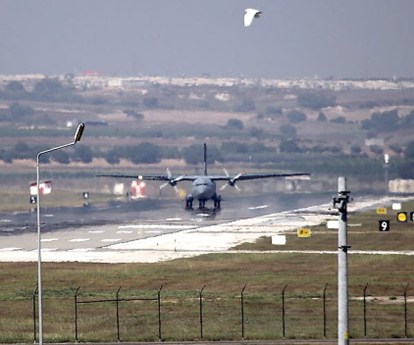 US Official: Moscow 'Deliberately Targeting' Syrian Rebels With Airstrikes