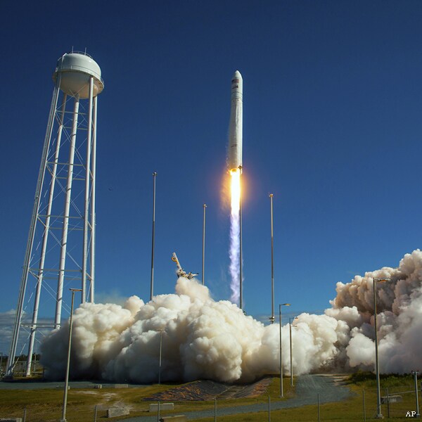 Orbital Sciences' New Cargo Ship Blasts Off for Space Station