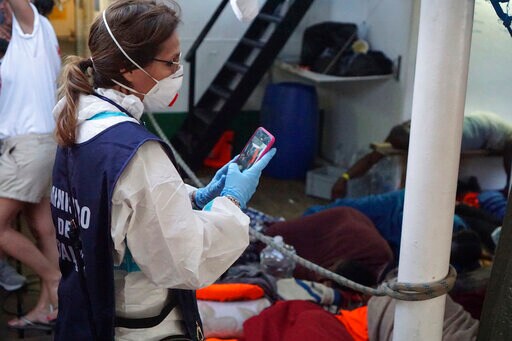 The Latest: Migrants Jump into Sea from Spanish Rescue Boat