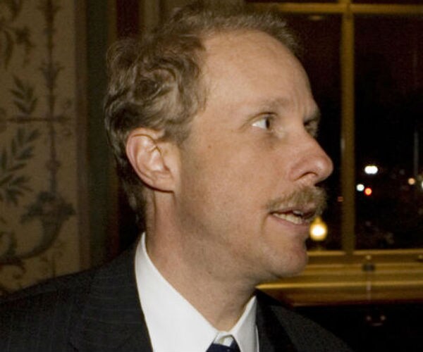 White House Taps Billionaire to Head Intelligence Review