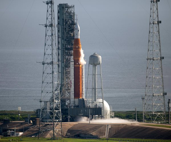 artemis on launch pad