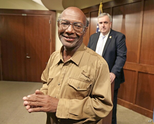 More Than $100K Raised for Homeless Boston Man Who Returned $42K Find