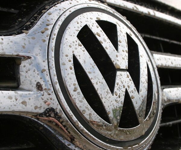 Volkswagen May Replace CEO in Management Overhaul