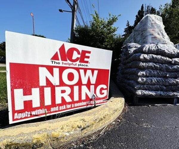 Jobless Claims Fall as Labor Market Remains Strong