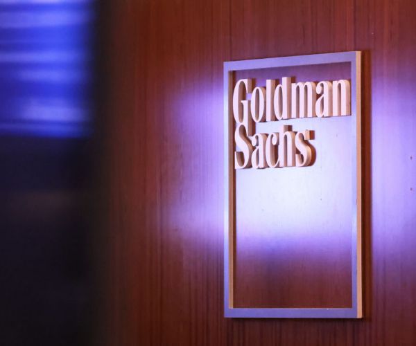 US Fines 16 Wall Street Firms $1.8B for Talking Deals, Trades on Personal Apps