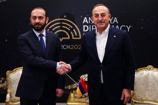 Turkey, Armenia Agree to Press Ahead with Mending Fences