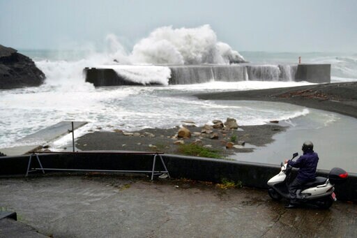 Tokyo Eerily Quiet, Bracing for Worst Typhoon in 6 Decades