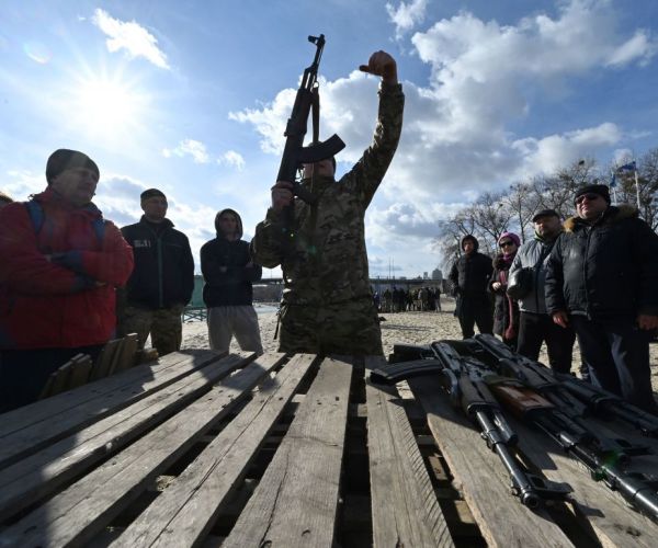 WH: Biden Met With National Security Council Sunday Over Ukraine-Russia Tensions