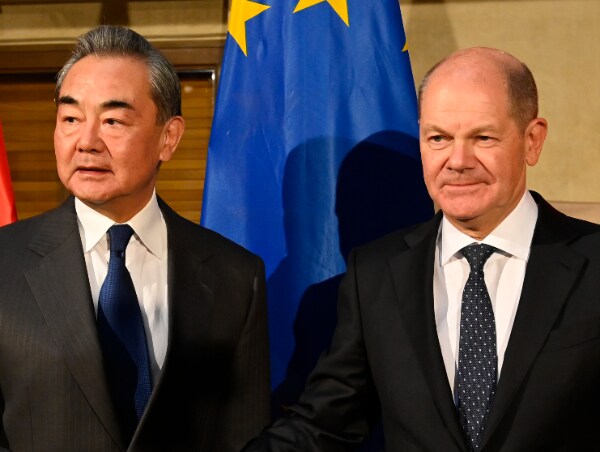 Scholz Warns of 'Consequences' If China Sends Arms to Russia