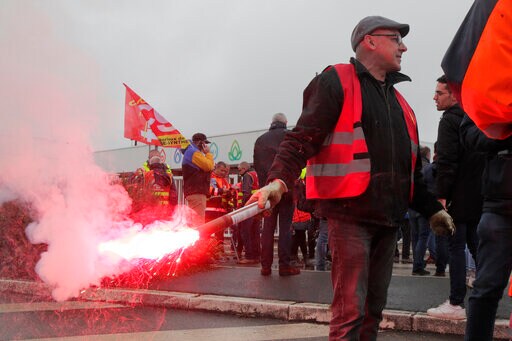 Strikes Continue in French Refineries, Disrupt Fuel Supplies
