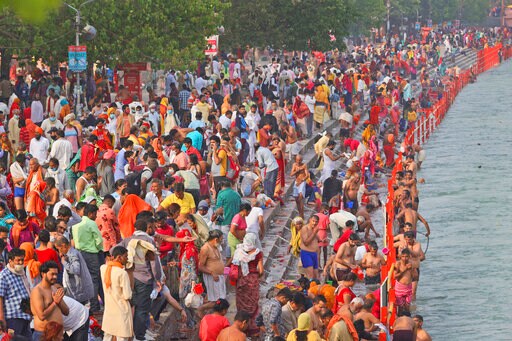 Huge Gatherings at India's Hindu Festival as Virus Surges