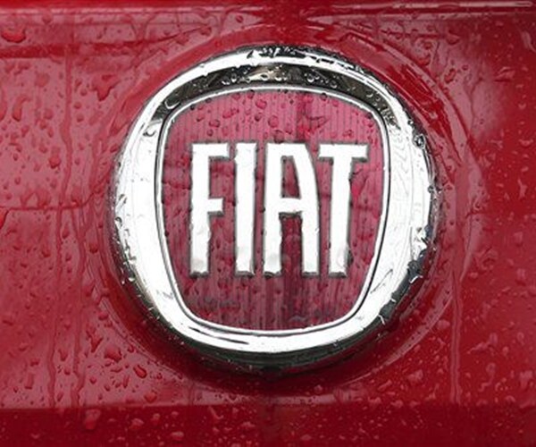 Fiat Chrysler Says to Nearly Halve Net Debt in 2017