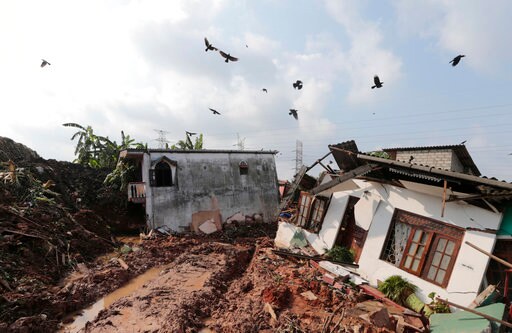 19 Killed in Sri Lanka as Massive Mound of Garbage Collapses
